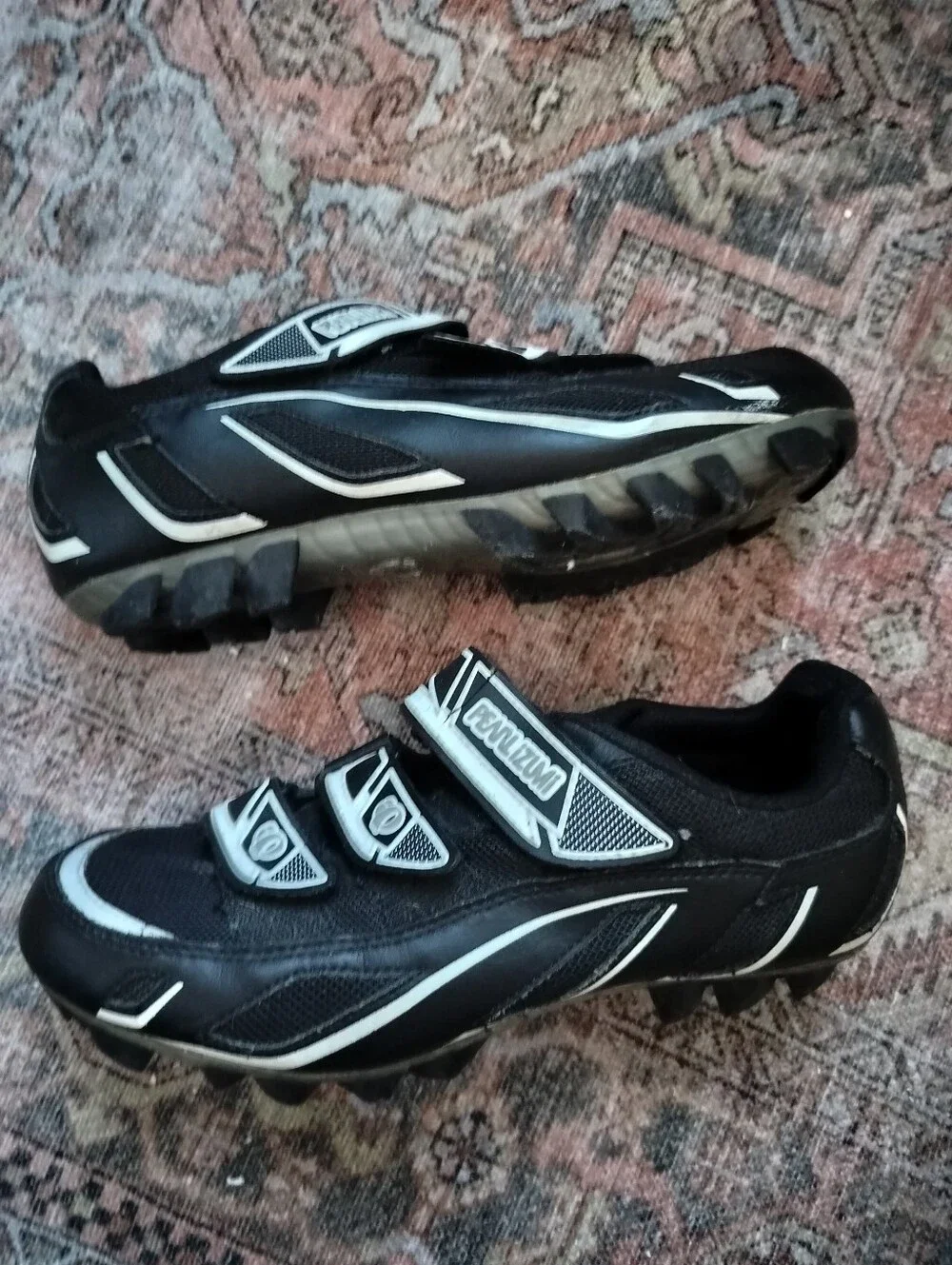 Pearl Izumi Black & White Cycling Bike Shoes w Orange Insoles - Size 9/7.5 Men